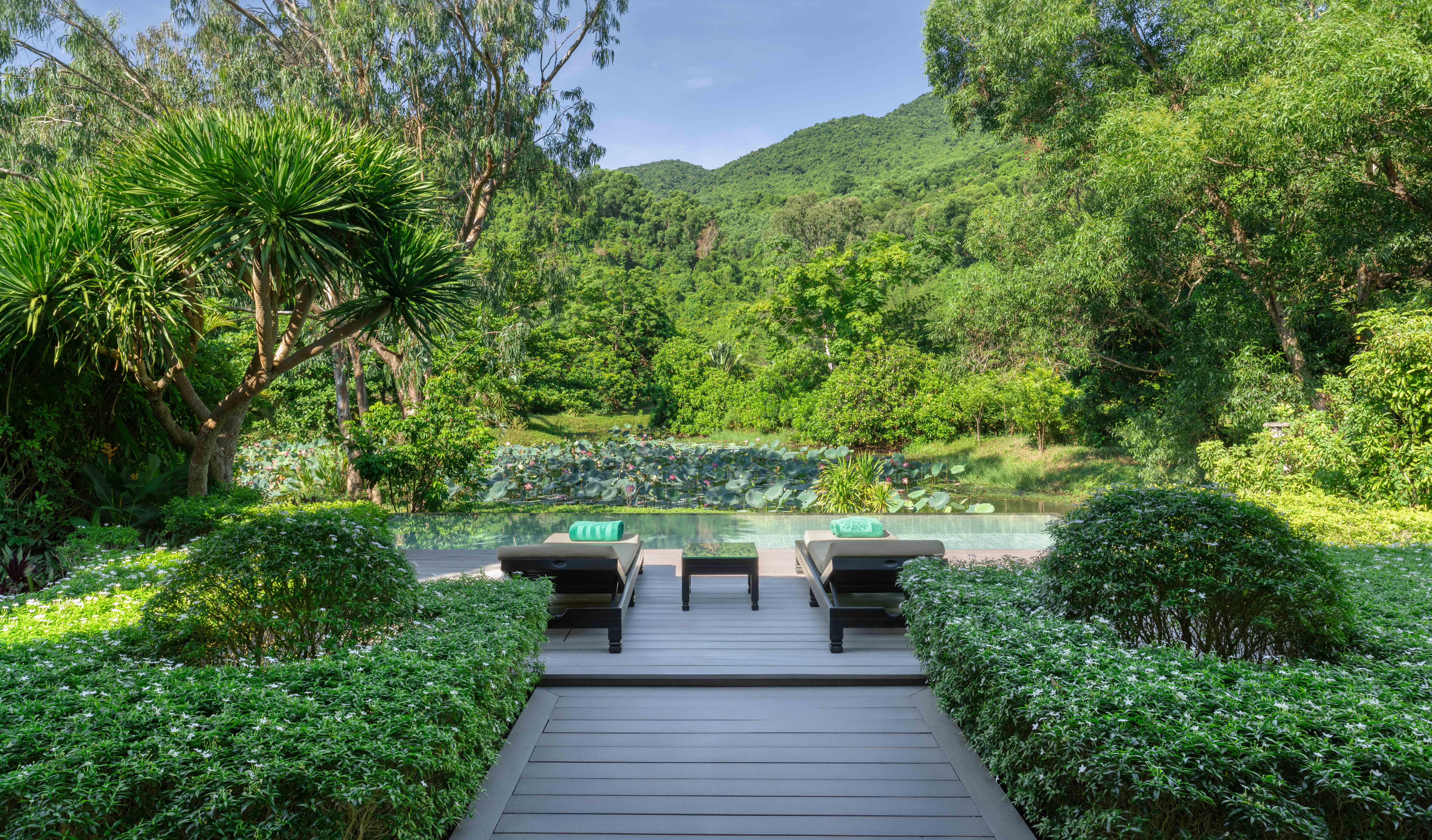 banyan tree lang co lagoon pool villa